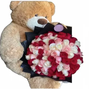 Ramo de rosas varios colores con un peluche gigante